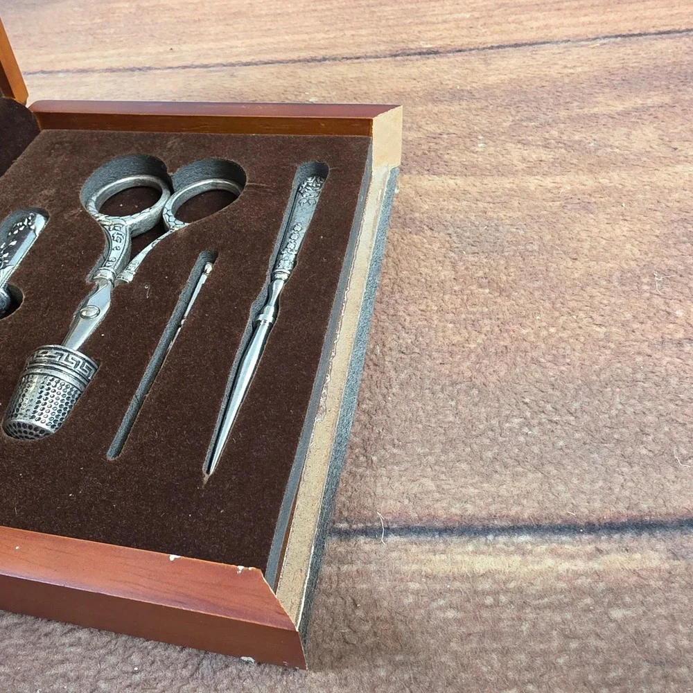 Sullivans Embroidery Accessory Set Adult OS Silver Excellent Heirloom 4-Piece